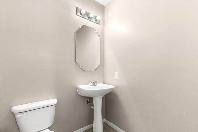 Building Photo - 17250 Cricketbriar Ct