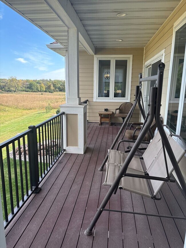 Building Photo - 220 Meadow Woods Dr