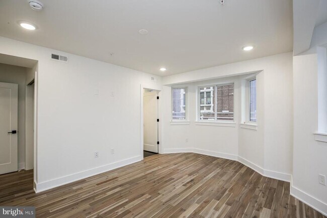 Building Photo - 2088 E Cumberland St