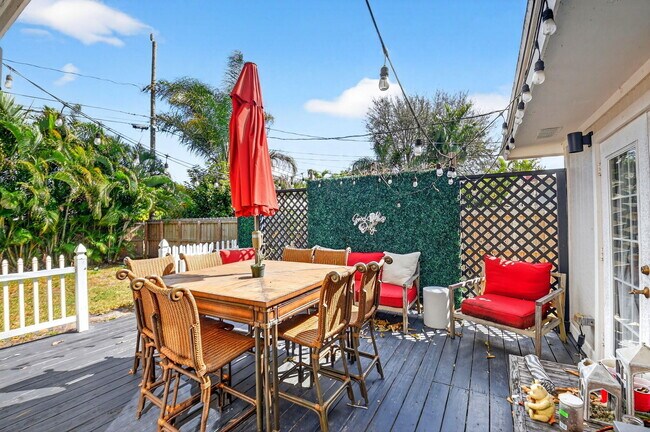 Building Photo - 320 Riverdale Rd