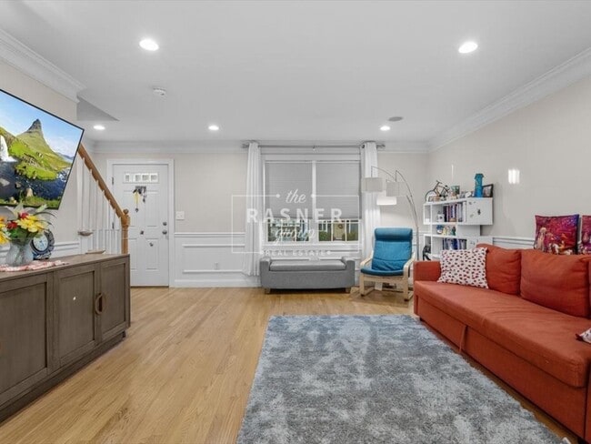 Building Photo - 17 Beacon St