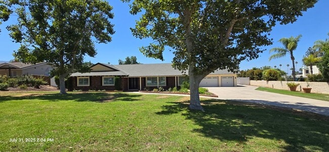 Building Photo - 3024 Sonrisa Dr