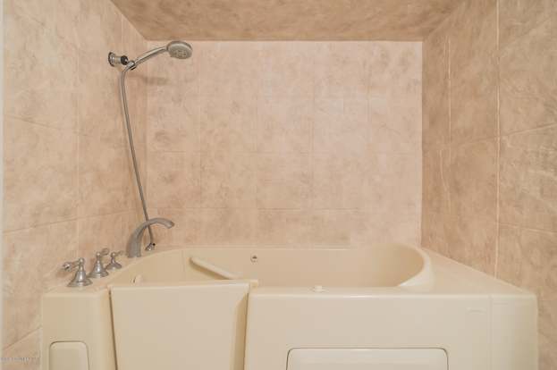 Building Photo - 2904 Sabal Palm Dr