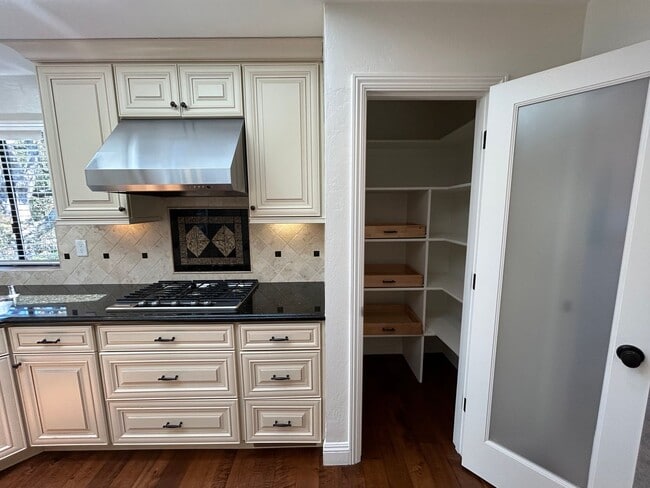 Building Photo - Must See Spacious Alamo 4BR Home with Remo...