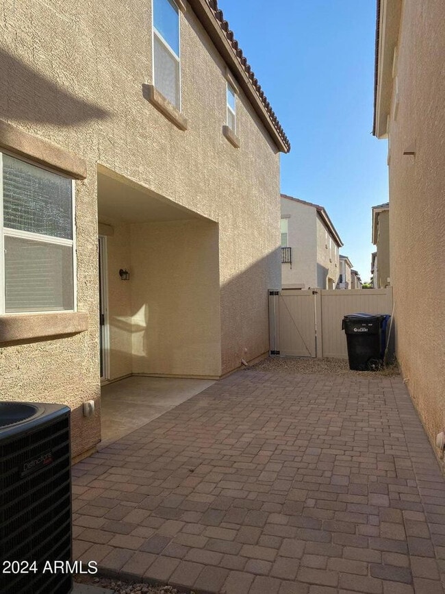 Building Photo - 957 S Wallrade Ln