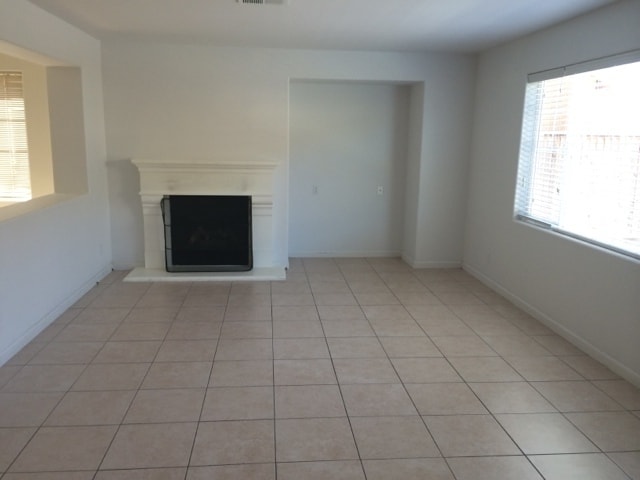 Building Photo - 2328 S Fallbrook Dr