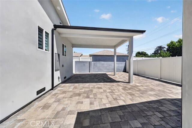 Building Photo - 8018 Shadyglade Ave