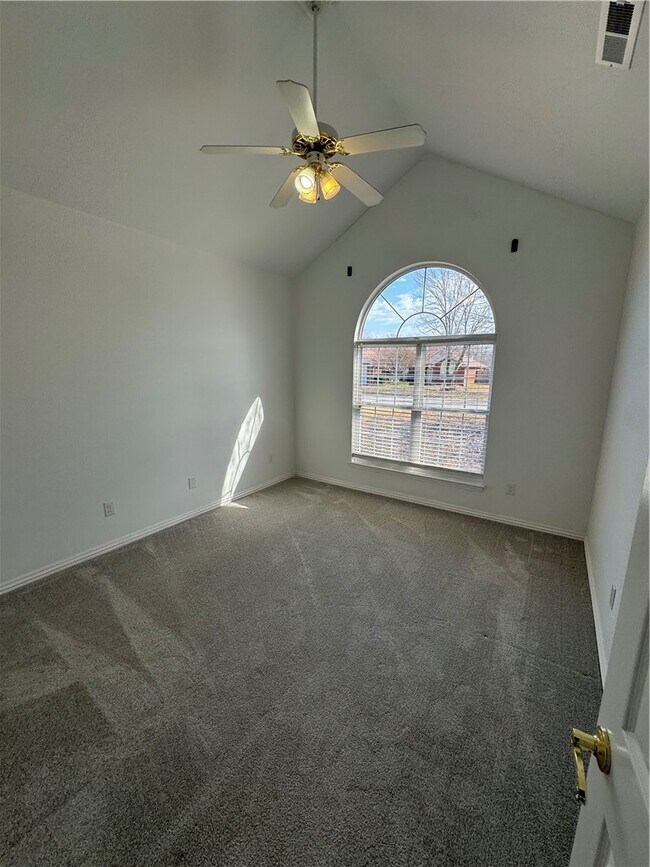 Building Photo - 314 Center Dr