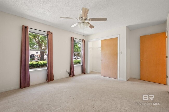 Building Photo - 7 Troyer Ct