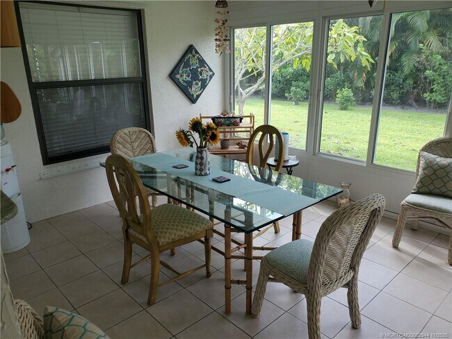 Building Photo - 590 NE Lima Vias