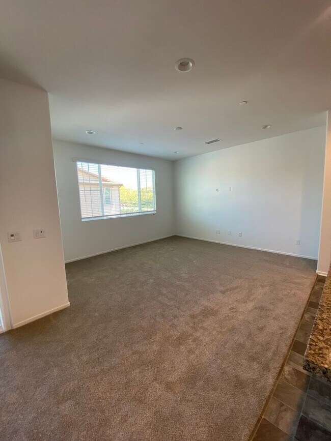 Building Photo - Like New 2 Bed 2 Bath Condo in Temecula