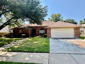 Building Photo - 1412 Brookshire Dr