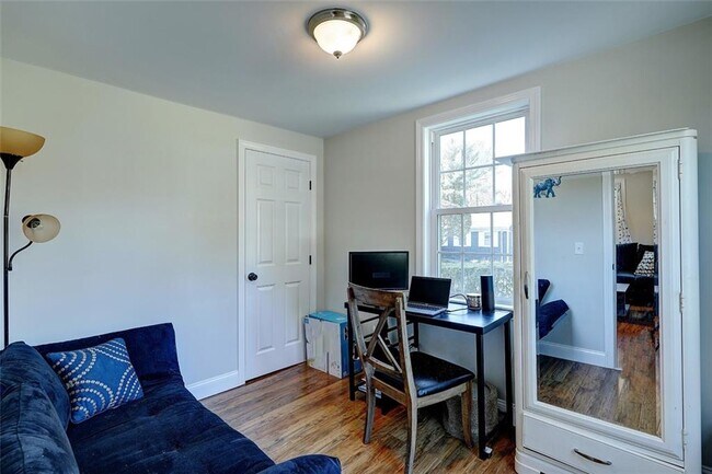 Building Photo - 216 Maple Ave