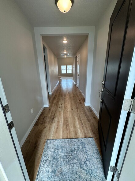 Building Photo - 11398 W Belgrave St