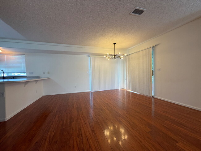 Building Photo - ~Available Now~ Beautiful Home in cul-de-sac with Open Floor Plan, Spacious Loft & Private Fenced...