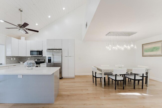 Building Photo - 665 Jeffery St