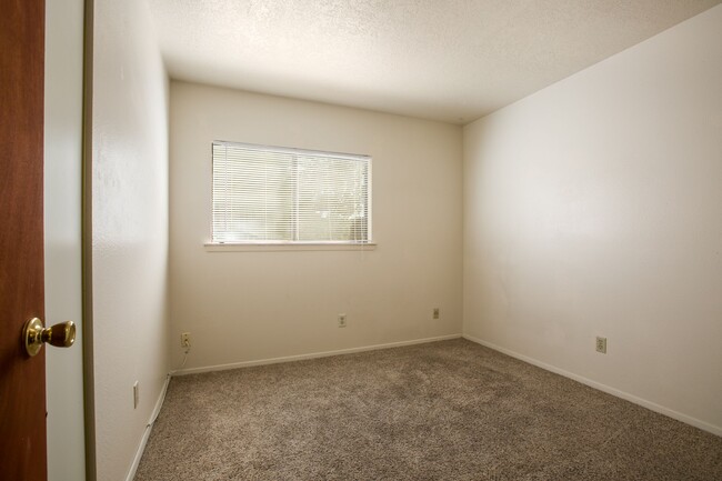 Building Photo - 8304 Della Rd NE