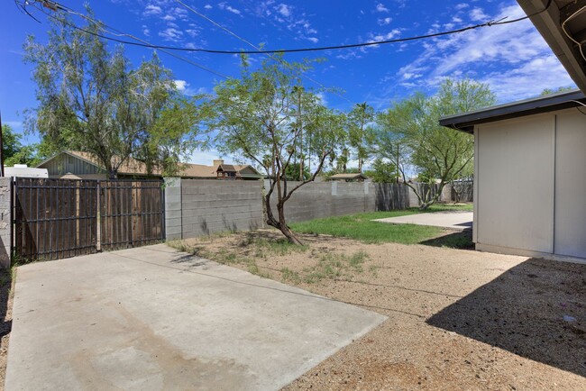 Building Photo - 4 Bedroom Home in Meyer Park