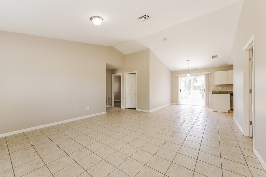 Building Photo - 577 Pierre Cir