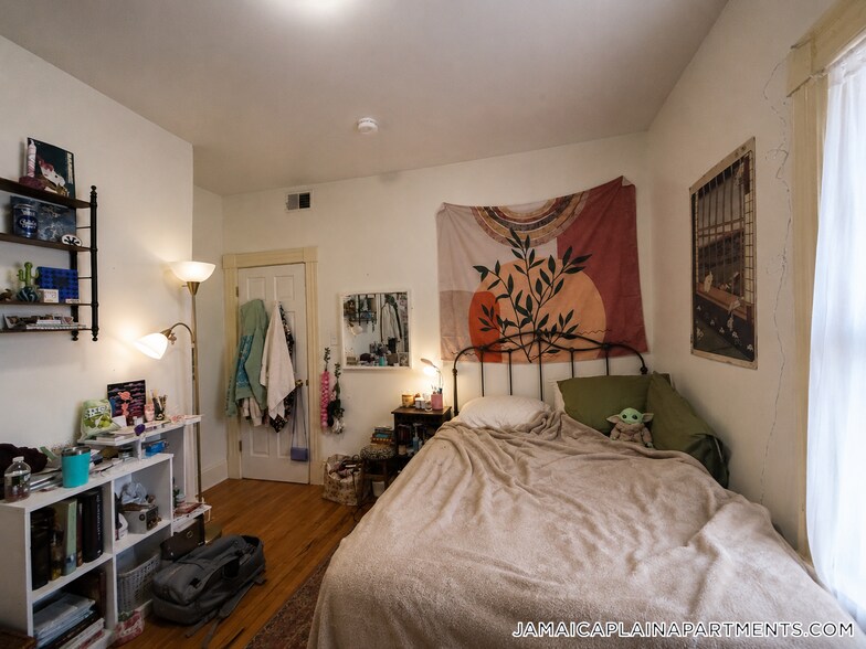 Building Photo - 58 Brookside Ave