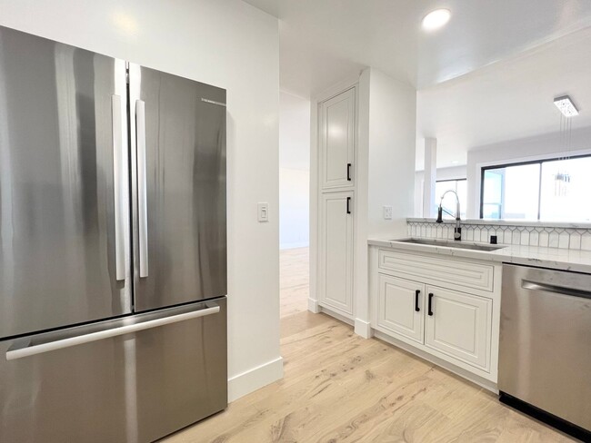 Building Photo - Beautifully Remodeled Condo with OCEAN VIE...