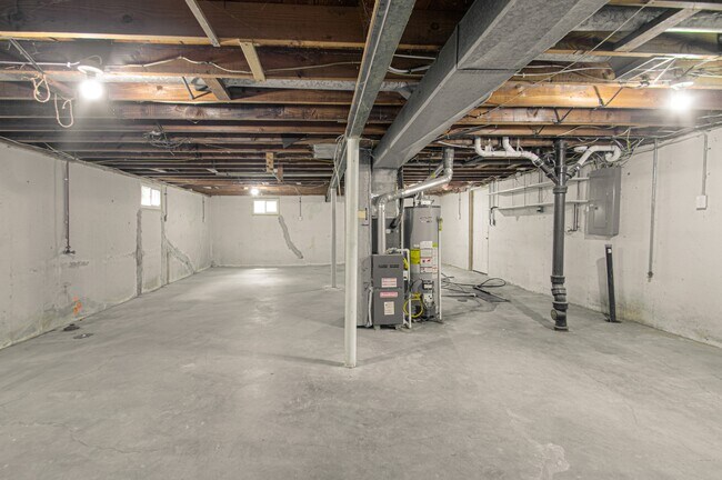 Building Photo - 6306 E 153 St
