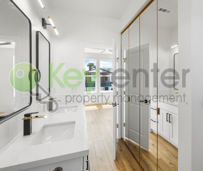 Building Photo - 967 Olive Br Pl