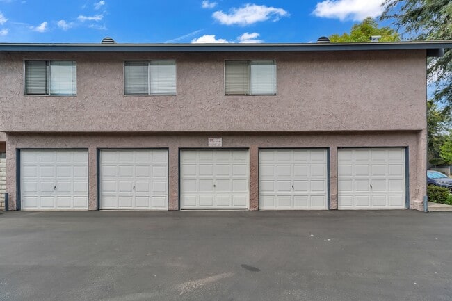 Building Photo - 819 Silver Fir Rd