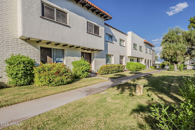 Building Photo - 4324 N Parkway Ave