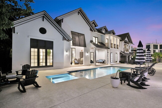 Building Photo - 400 Mola Ave