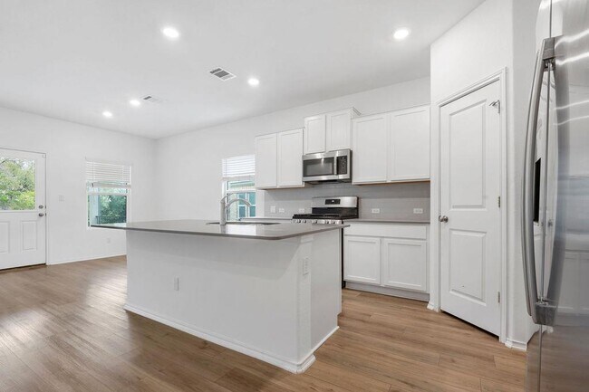 Building Photo - 1205 Sweetspire St