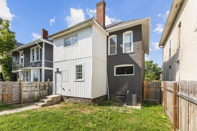 Building Photo - 1399 E Long St