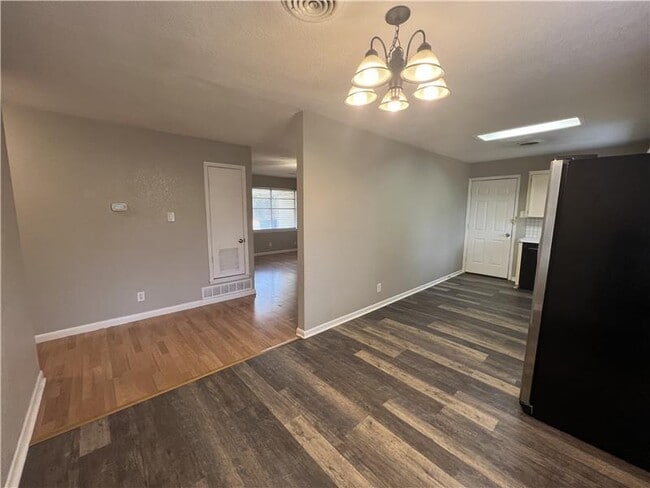 Building Photo - 806 Sandy Ct