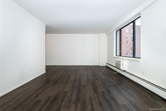 Building Photo - 7 Lake St