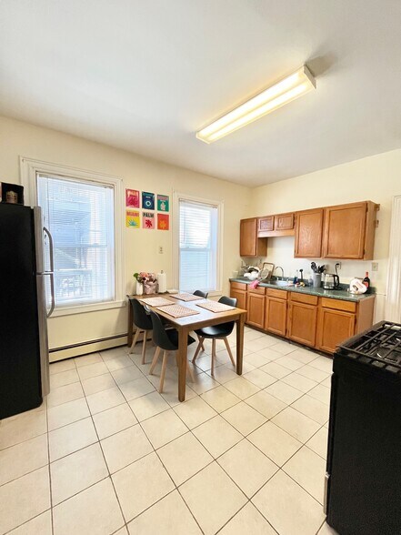 Building Photo - 103 Calumet St