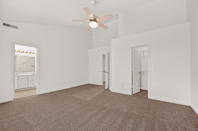 Building Photo - Beautiful 3 Bed Townhome In the Heart Of Village Of West Clay!