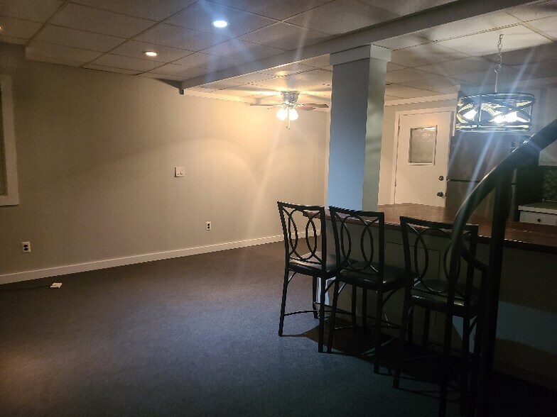 Building Photo - 16 Queen Rd