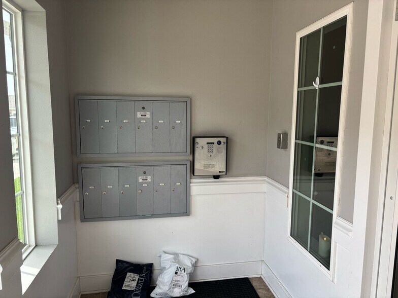 Building Photo - 8350 Ep True Pky