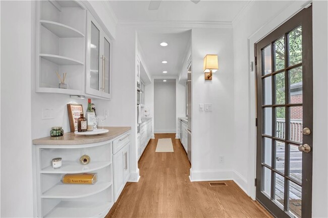 Building Photo - 355 8th St NE