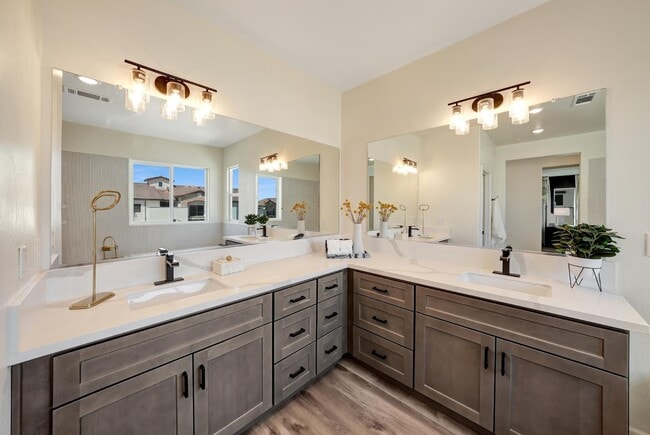 Building Photo - 2133 West Dr