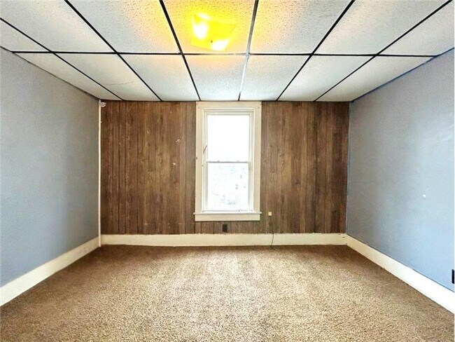 Building Photo - 214 W Warren St