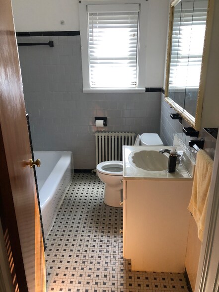 Building Photo - 11500 Elmwood Ln