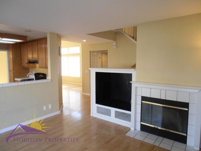 Building Photo - Spacious 3 Bed 2.5 Bath 1,959 Sq. Ft. Antelope Home