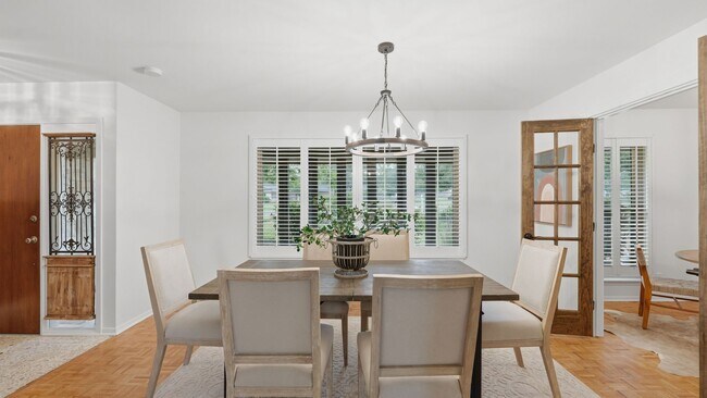 Building Photo - Beautiful Home on Nearly an Acre in Helotes with Pool, Office & No HOA
