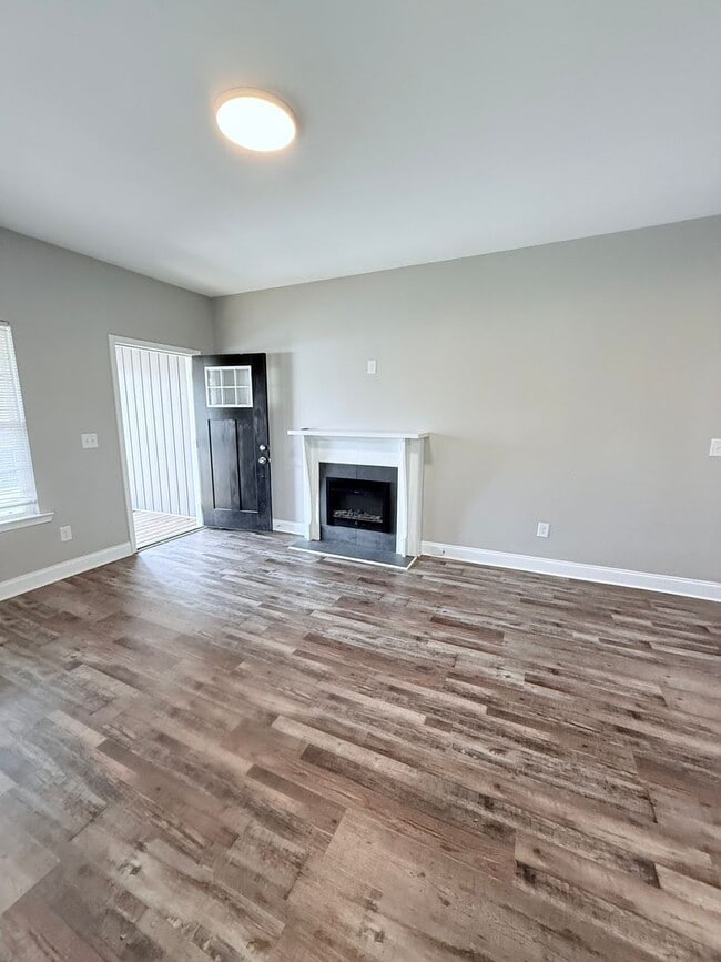 Building Photo - Shannon (Rome) Bungalow available to move in tomorrow!