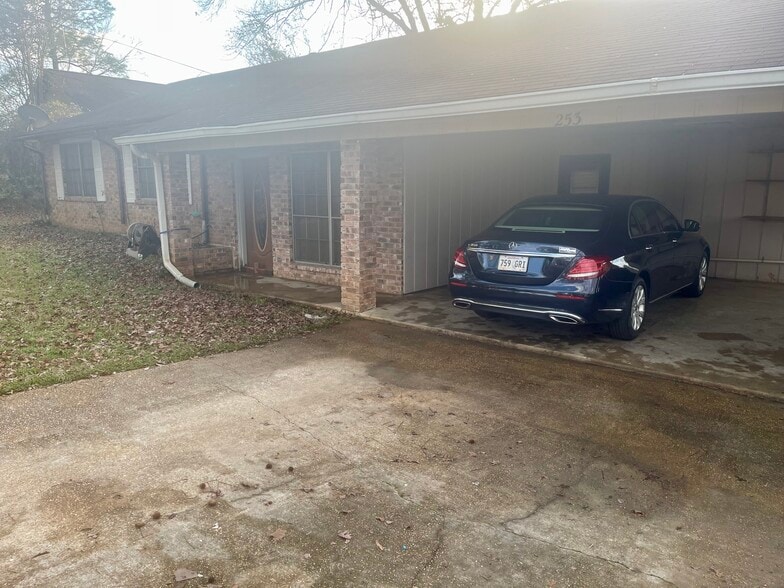 Building Photo - 253 Stilley Rd