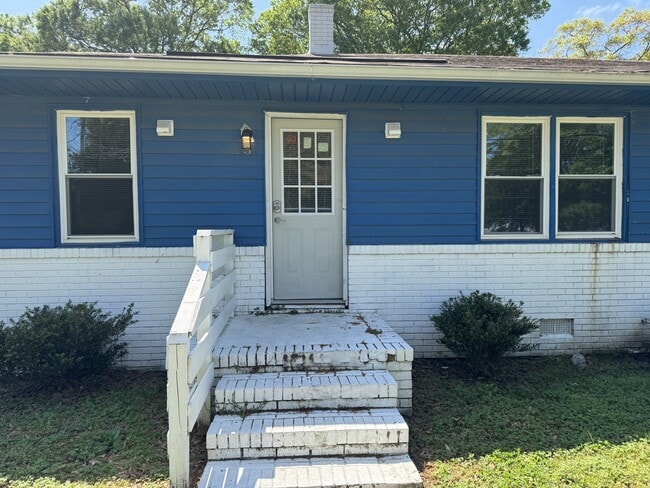 Building Photo - 2101 Montclair Ave