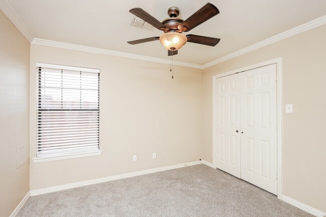 Building Photo - 3000 Huntington Ct