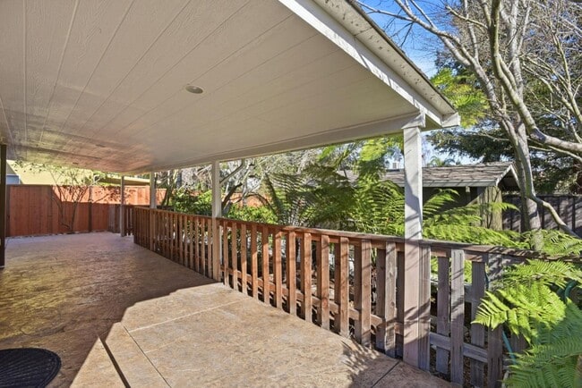 Building Photo - 659 Upton St