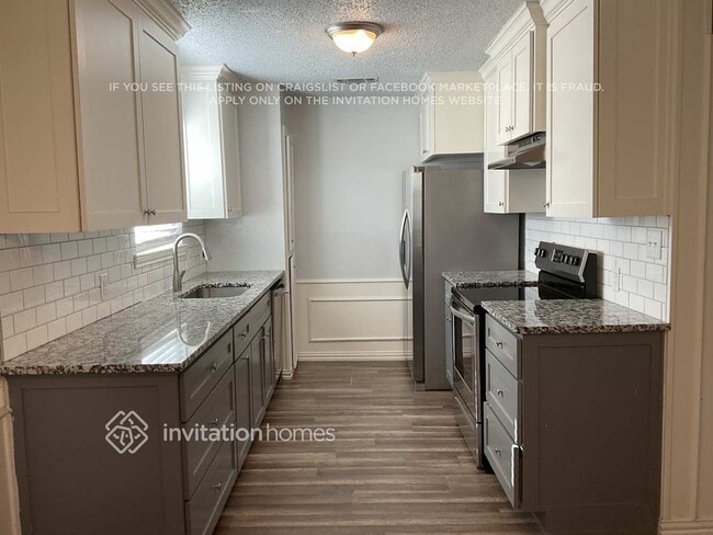 Building Photo - 340 NW Summercrest Blvd